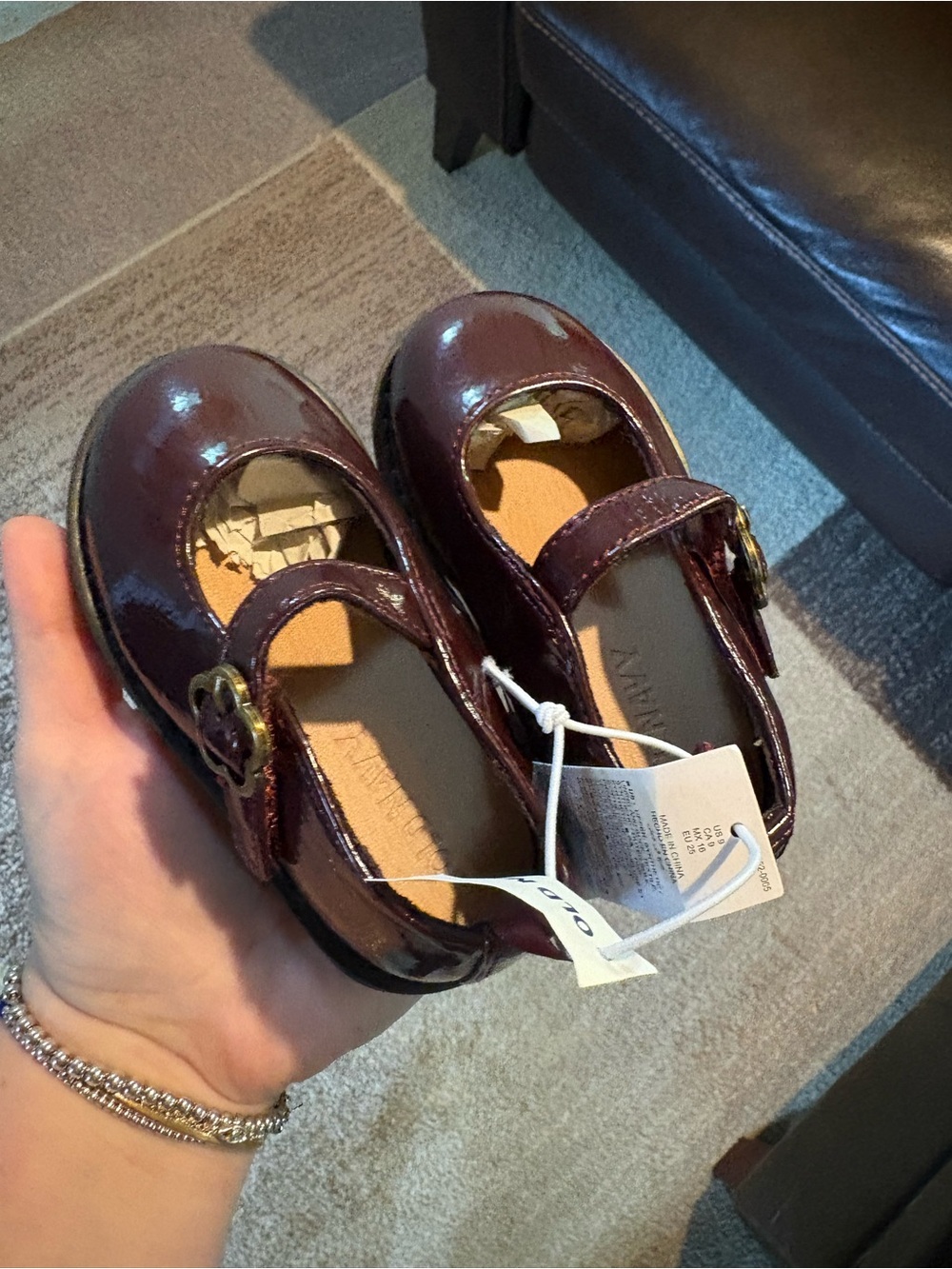 Old Navy Girls Patent Mary Jane Shoes in Burgundy